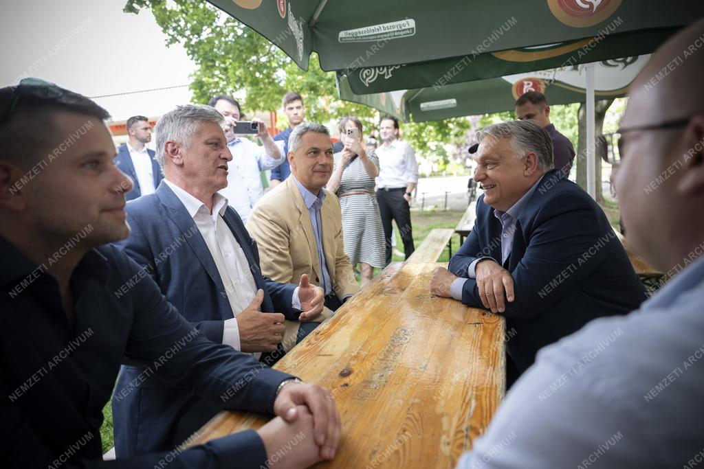Voks 24 - Orbán Viktor országjáró kampánykörútja
