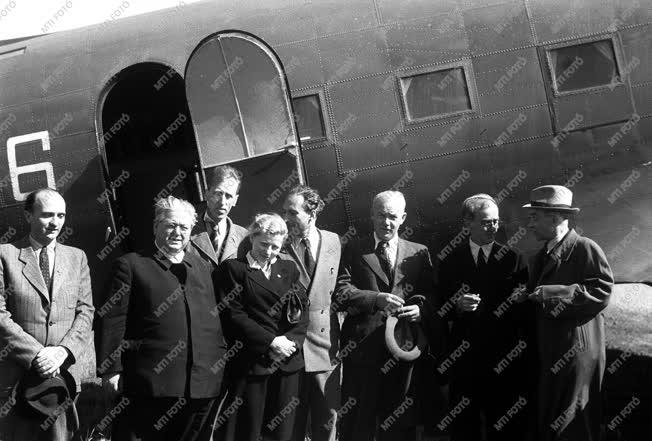 Külkapcsolat - Szovjet VOKSZ-küldöttség fogadása a repülőtéren
