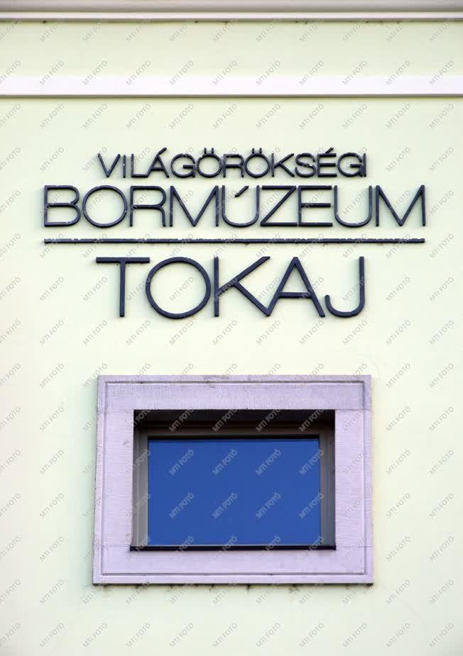 Vendéglátás - Tokaj - A Világörökségi Bormúzeum épülete
