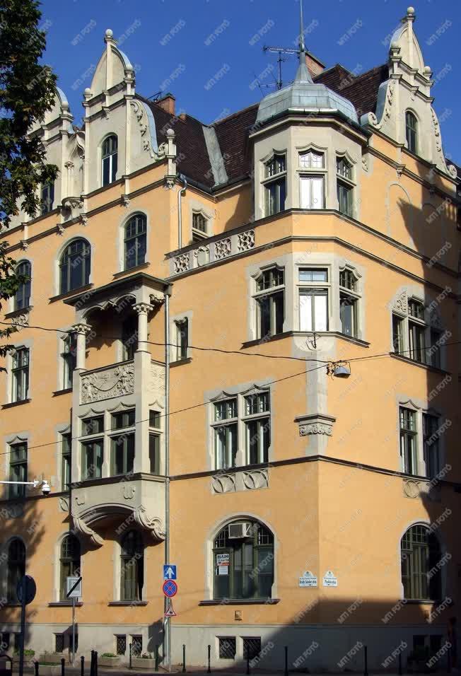 Épület - Budapest - A tatarozott Gschwindt-palota