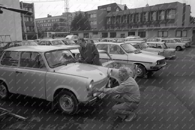 Jármű - Elhagyott kelet-német autók