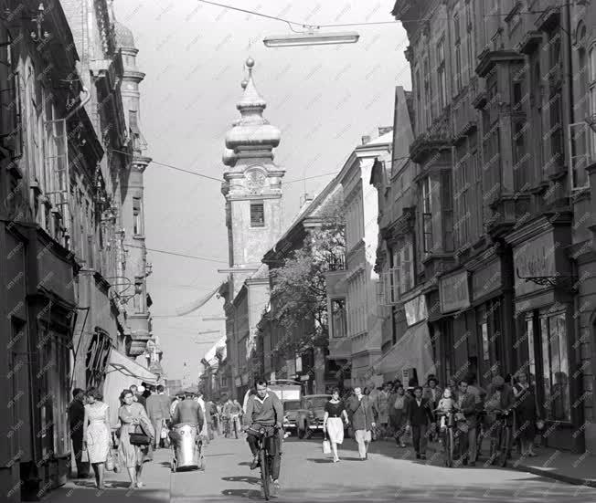 Városkép-életkép - A győri belváros - Kisfaludy utca