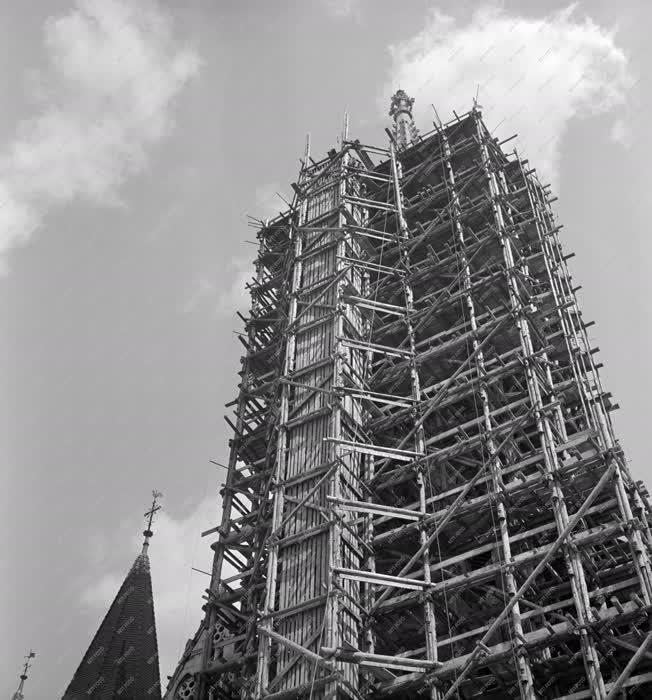 Kultúra - A Mátyás-templom főtornyának restaurálása