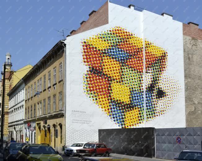 Műalkotás - Budapest - Tűzfalfestményen a Rubik-kocka