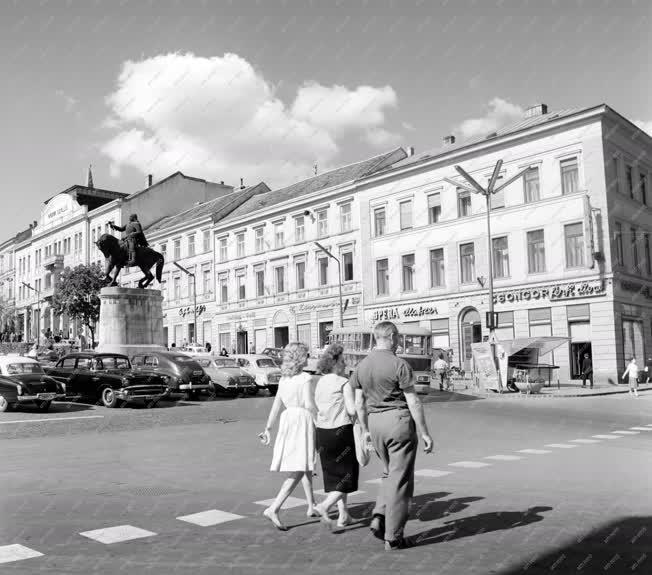 Városkép - A pécsi Széchenyi tér 
