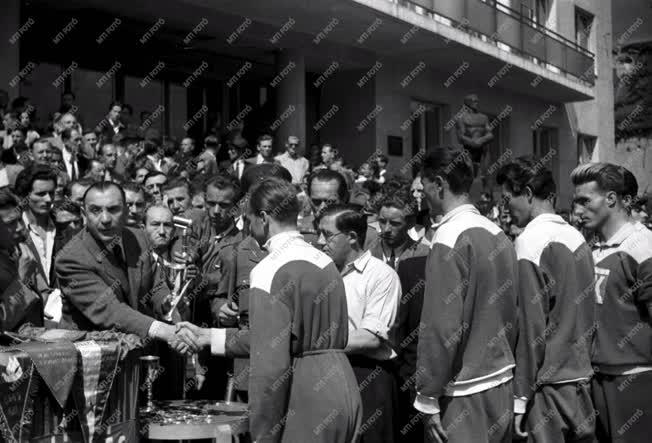 Sport - Futás - Béke-staféta a Városligetnél