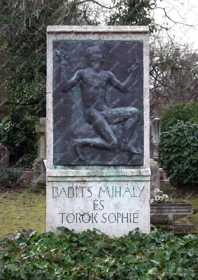 Kegyelet - Budapest - Babits Mihály és Török Sophie sírja