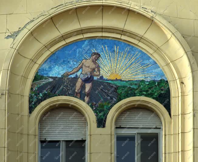 Köztéri műalkotás - Szeged - Mozaik a Református palotán