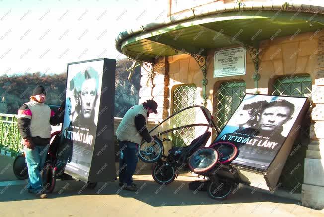 Zsáner - Budapest - Reklámhordozó kerékpárosok
