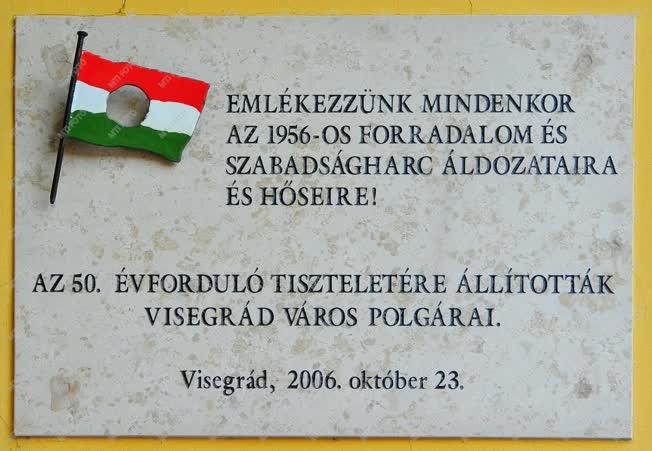 Emléktábla - Visegrád - Az 1956-os forradalom emléktáblája