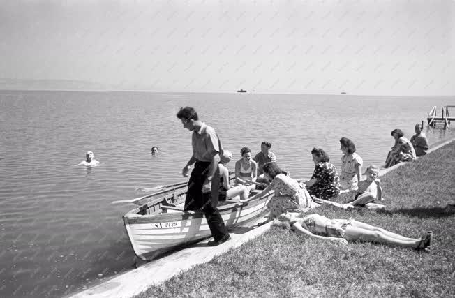 Vakáció - A Balatonlellei Sportüdülő strandja