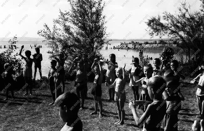 Szabadidő - Gyerekek nyaralnak Balatonlellén