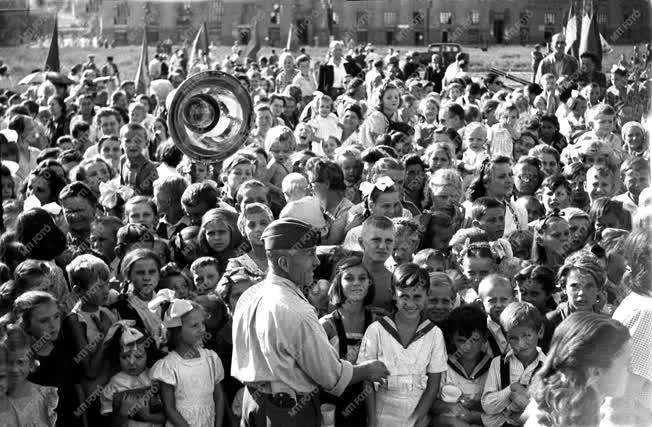 Gyermek - Róbert Károly körúti játszótér felavatása