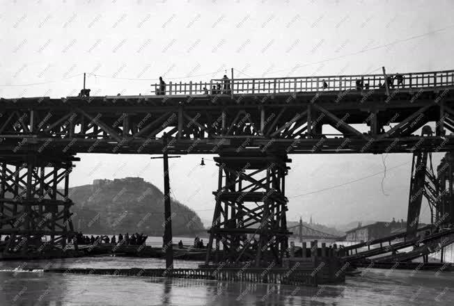Történelem - Közlekedés - Ideiglenes híd a Dunán