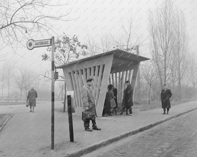 Városkép - Közlekedés - Buszmegálló