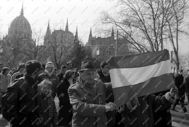 Belpolitika - Nemzeti ünnep - Március 15-i megemlékezés