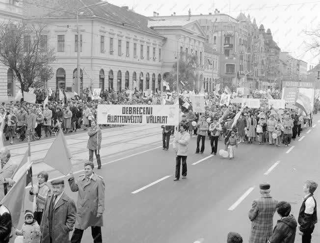 Belpolitika - Ünnep - Május elsejei felvonulás