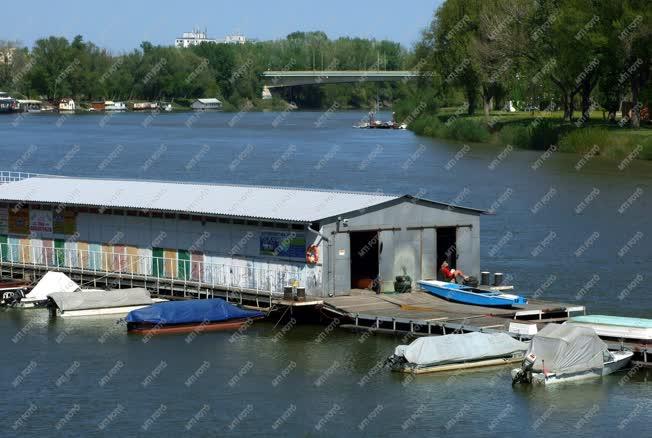 Szeged - Csónakház a Tiszán