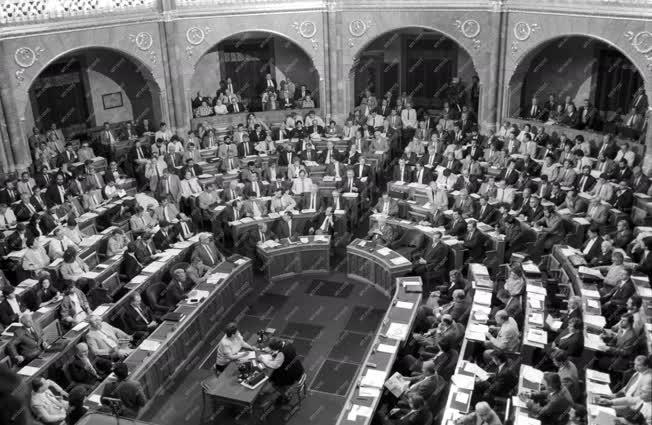 Belpolitika - Kormányalakító parlamenti ülés