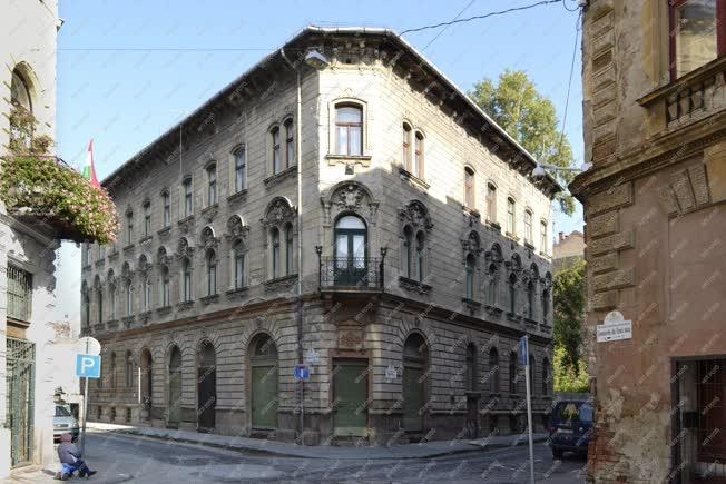 Épület - Budapest - Historizáló stílusú lakóház