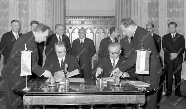 Külkapcsolat - Magyar-szovjet atomerőművi megállapodás