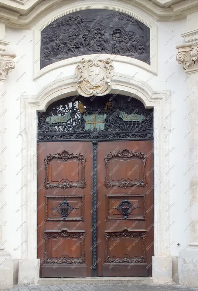 Egyházi épület - Budapest - Belvárosi Ferences Templom 