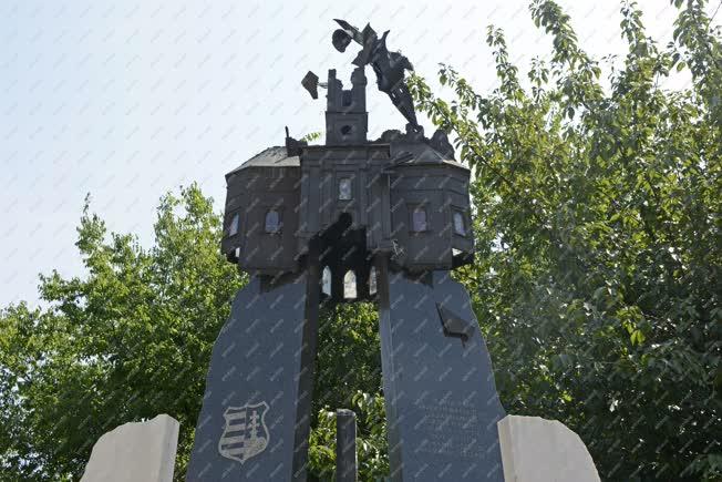 Emlékmű - Mezőkövesd - Az 1956-os forradalom emlékműve