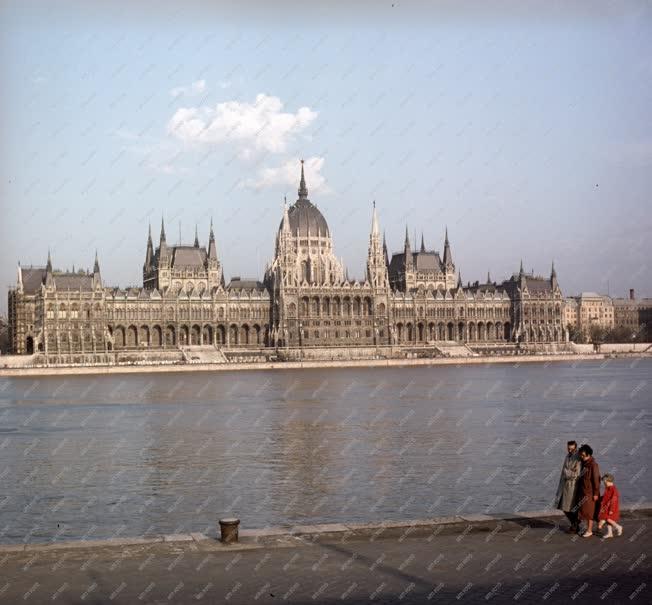 Városkép - Életkép - Budapest