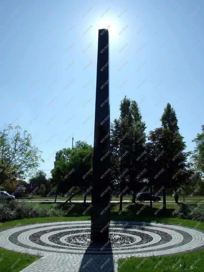 Köztéri szobor - Budapest - A szovjet megszállás áldozatainak emlékműve