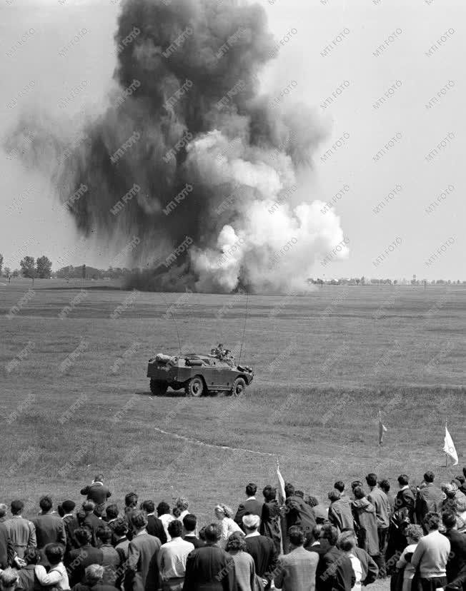 Évforduló - Kecskemét 600 éves - Harcászati bemutató 