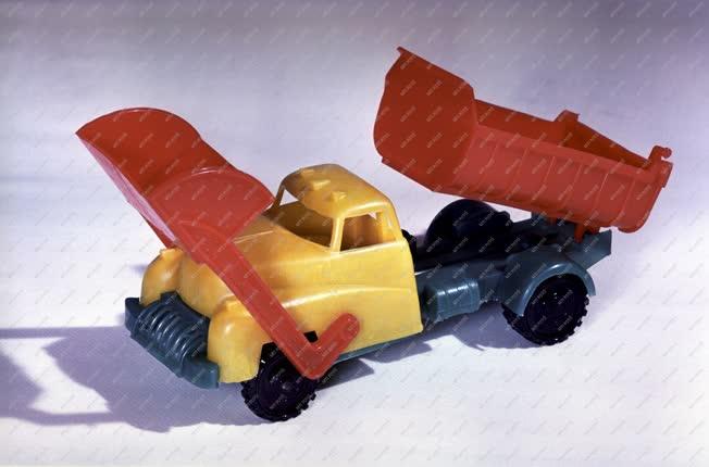 Játék - Műanyag játékteherautó