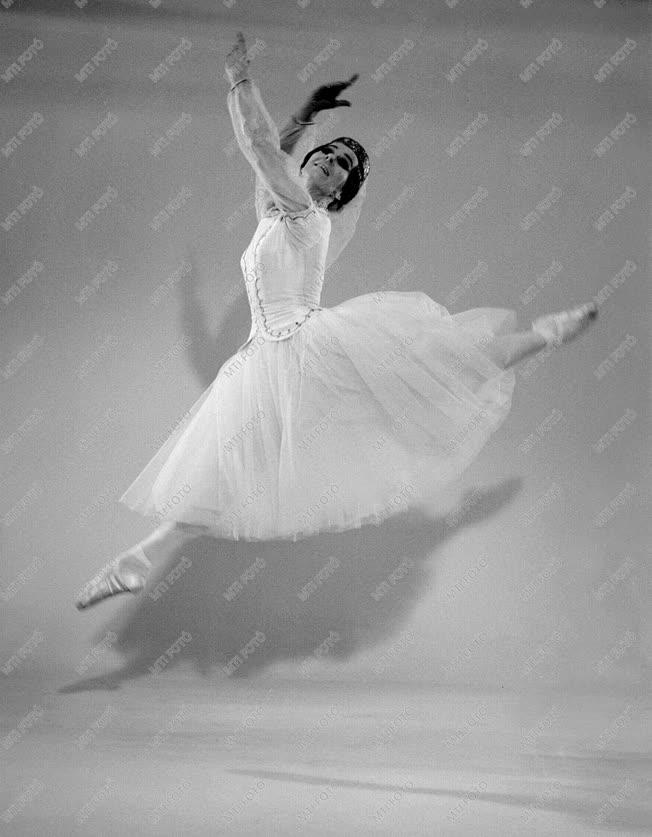 Orosz Adél balettművész