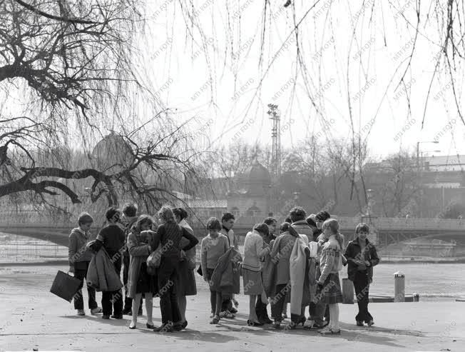 Tavasz a Városligetben  - Ki a szabadba