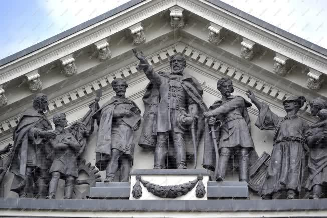 Műalkotás - Budapest - Az első köztéri Kossuth emlékmű