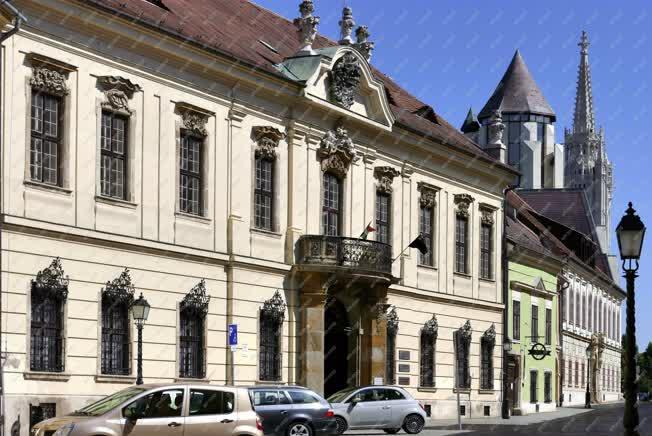 Városkép - Az Erdődy-Hatvany Palota a Budai Várnegyedben 