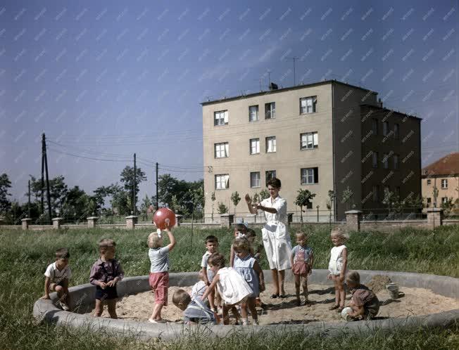 Oktatás - Ipar - Tisza Cipőgyár óvodája