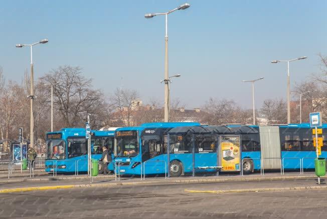Közlekedés - Budapest - Autóbusz végállomás Csepelen