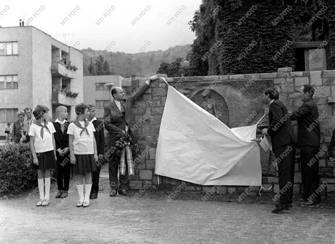 Kultúra - Babits-domborművet avattak Esztergomban