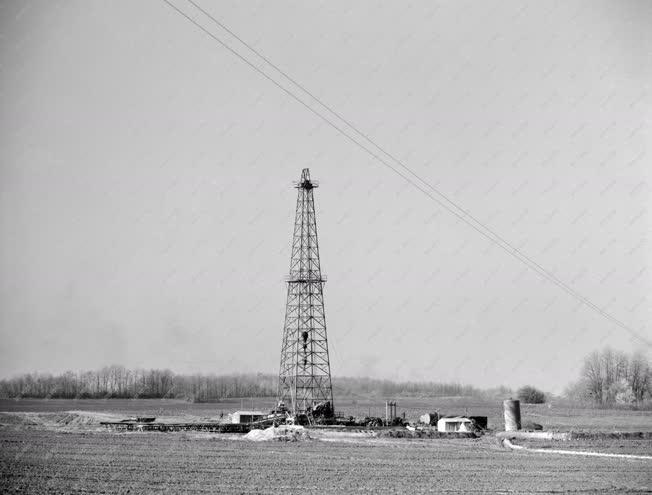 Ipar - A Dél-dunántúli Kőolaj és Földgáztermelő Vállalat