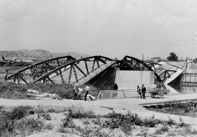 Történelem - A felrobbantott csepeli híd