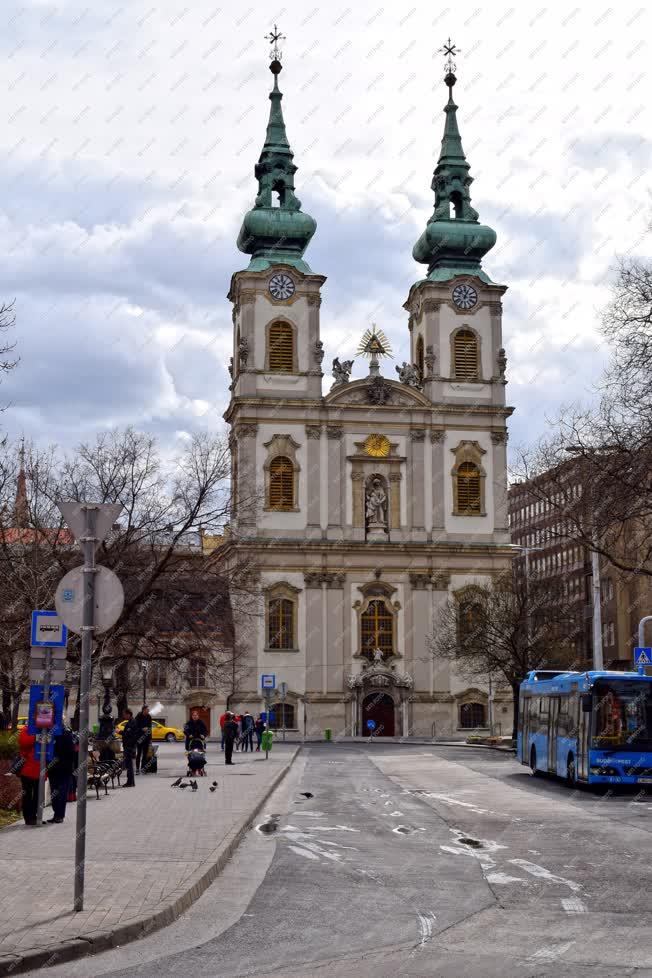 Városkép - Budapest - Felsővízivárosi Szent Anna-plébánia és templom