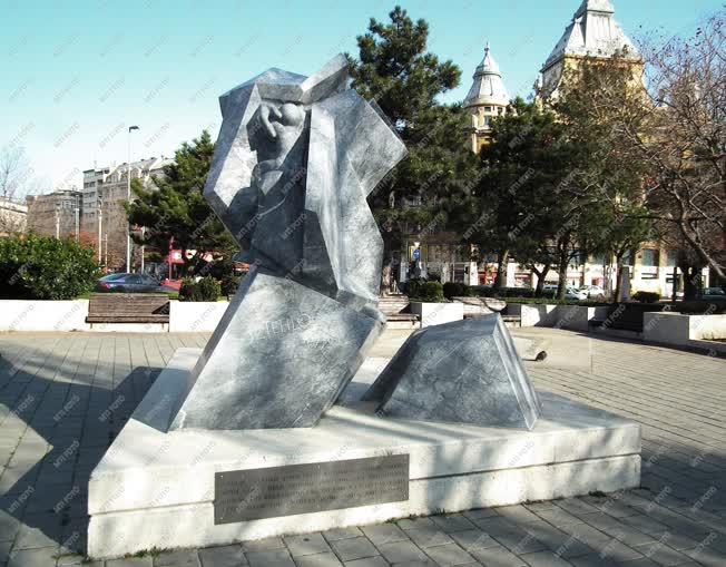 Emlékmű - Budapest - Sztehlo Gábor evangélikus lelkész szobra