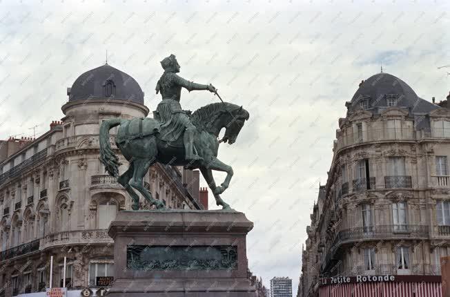 Városkép - Jeanne D' Arc lovasszobra
