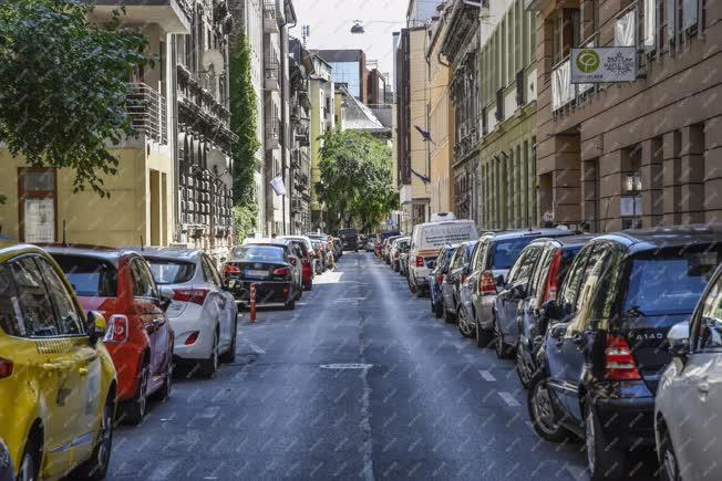 Városkép - Közlekedés - Budapest - Kisfaludy utca