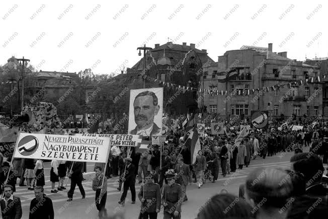 Ünnep - Állami ünnep - Május 1-jei felvonulás a Hősök ter