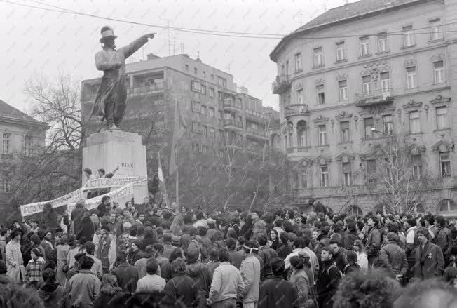 Évforduló - Március 15-ei megmozdulás