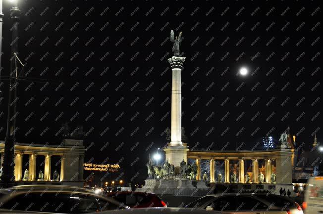 Városkép - Budapest - Holdfényben a Hősök tere