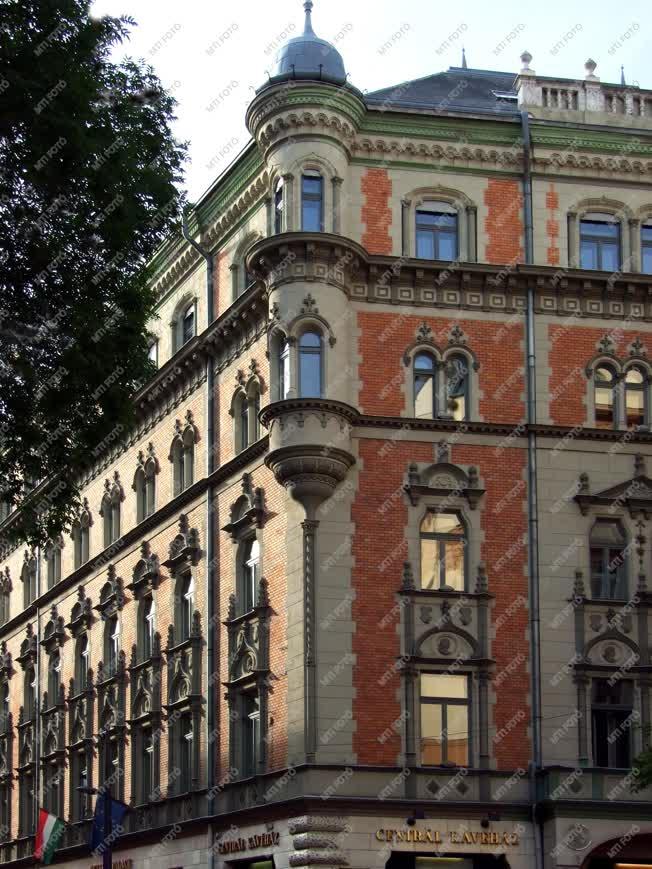 Vendéglátás - Budapest - A Centrál Kávéház épülete