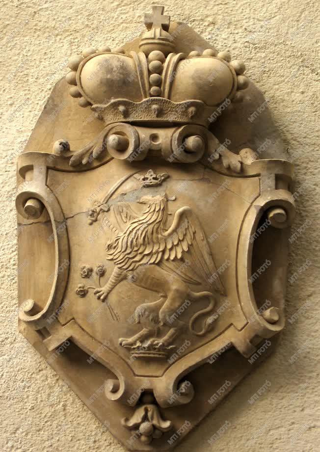 Ausztria - Burgenland - Lockenhaus - Nemesi címer a lékai várkastélyban