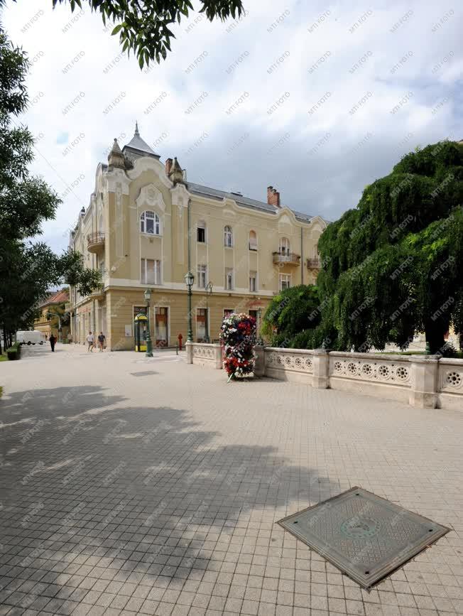 Városkép - Debrecen - Nyugdíj Takarékpénztár